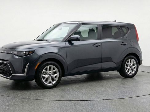 Used 2025 Kia Soul LX w/ LX Technology Package image 3