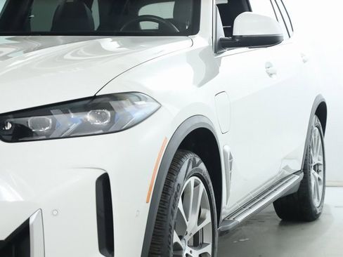 Used 2025 BMW X5 xDrive50e image 14