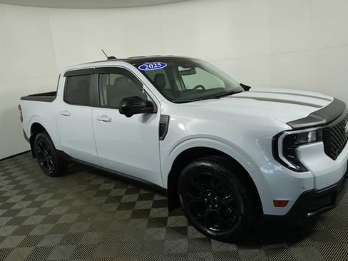 Certified 2025 Ford Maverick Lariat w/ Black Appearance Package image 2