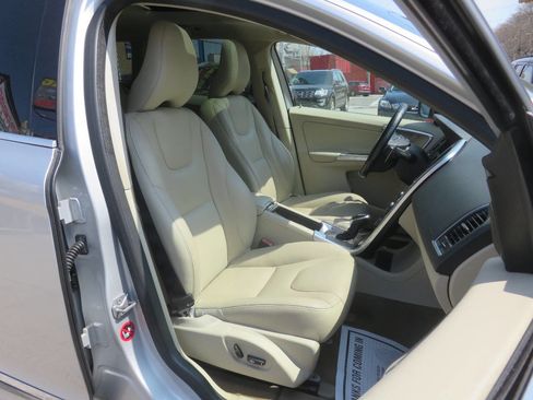 Used 2015 Volvo XC60 T6 Premier Plus image 11