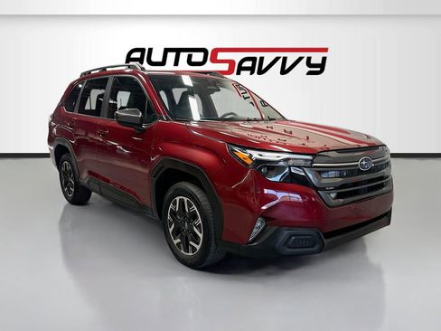 Used 2025 Subaru Forester Premium AWD/4WD image 1