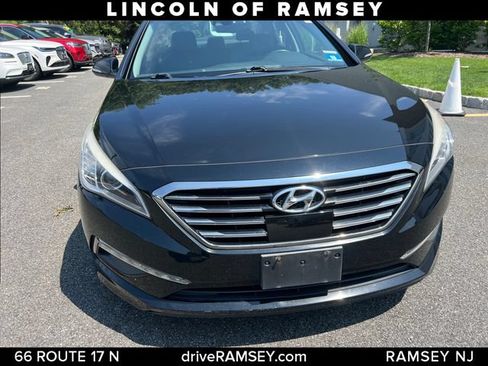 Used 2015 Hyundai Sonata Limited w/ Option Group 06 FWD image 8