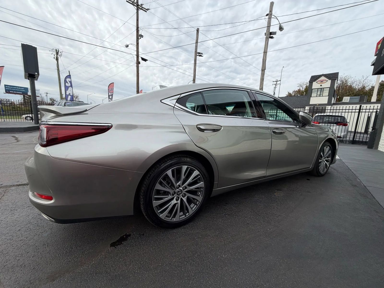 Used 2020 Lexus ES 350 w/ Premium Package FWD image 8