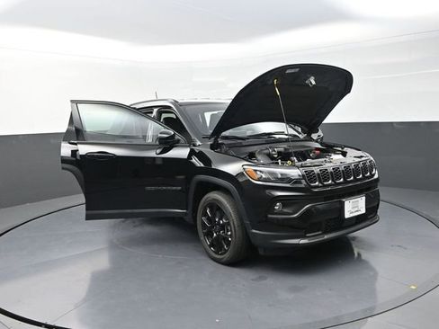 New 2026 Jeep Compass Latitude image 28