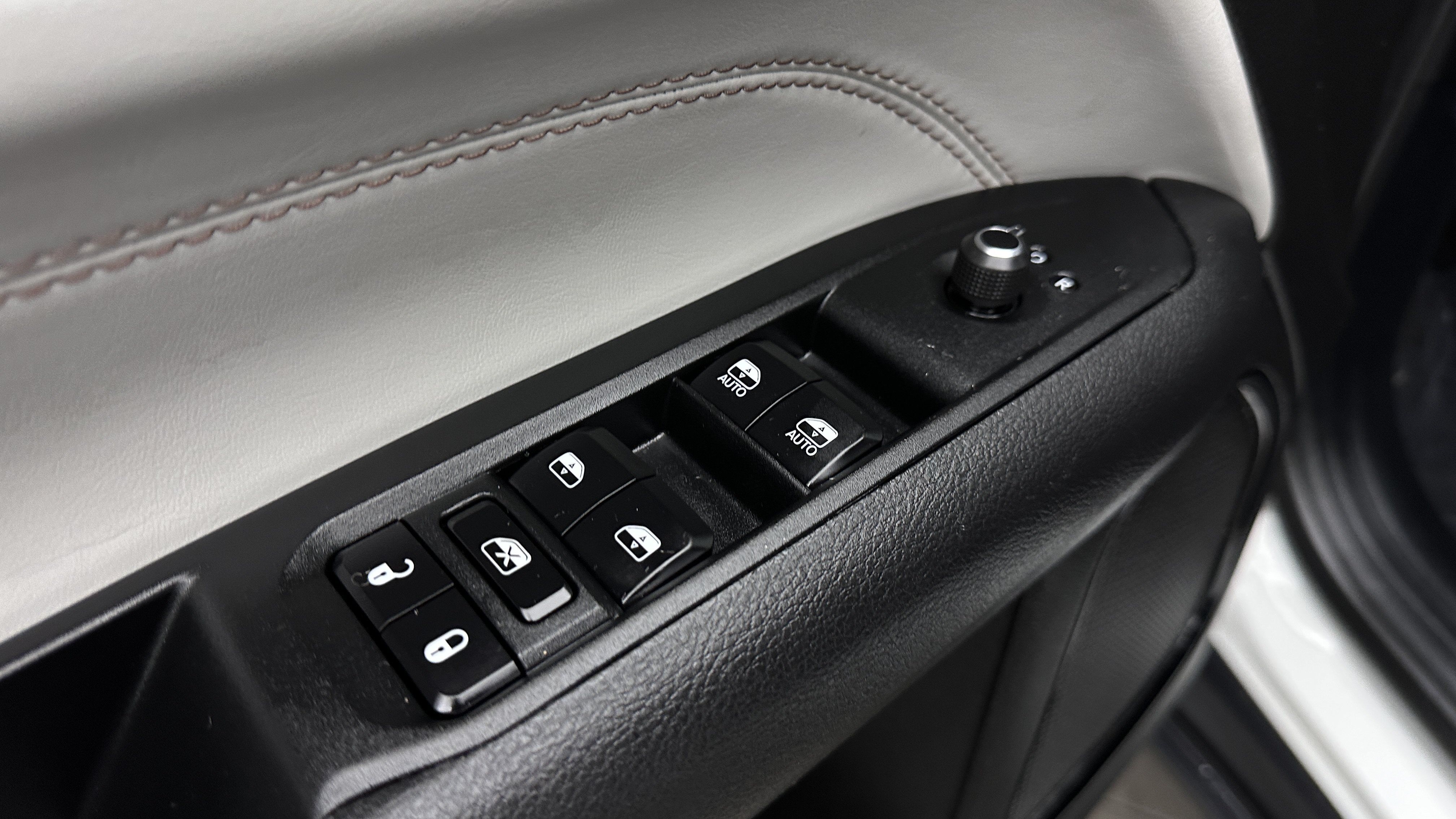 Used 2025 Jeep Compass Limited AWD/4WD image 11