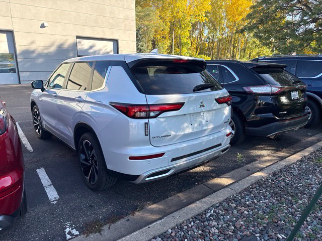 Used 2024 Mitsubishi Outlander SE AWD/4WD image 3