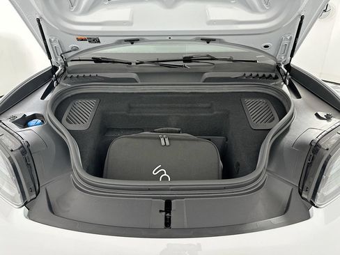 Certified 2025 Porsche Macan Electric RWD image 32