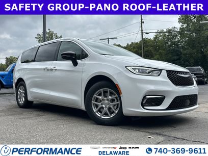 New 2026 Chrysler Pacifica Select