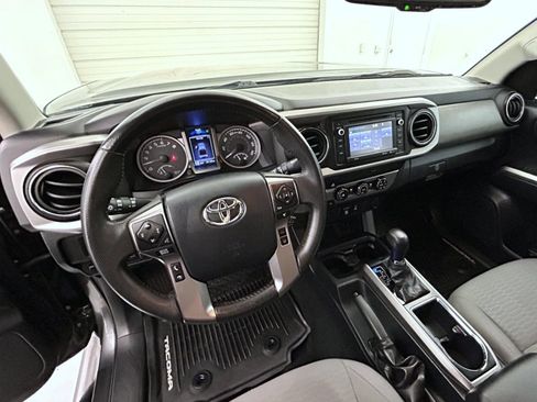 Used 2019 Toyota Tacoma SR5 w/ Four Season Floor Mat Package AWD/4WD image 13
