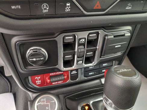 Used 2026 Jeep Gladiator Mojave AWD/4WD image 24