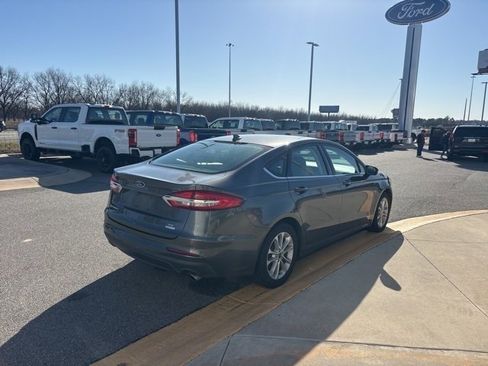 Used 2020 Ford Fusion SE image 5