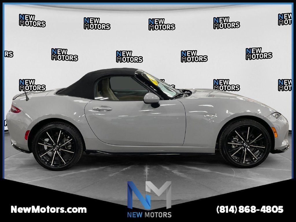 Used 2024 MAZDA MX-5 Miata Grand Touring w/ Appearance Package RWD image 6