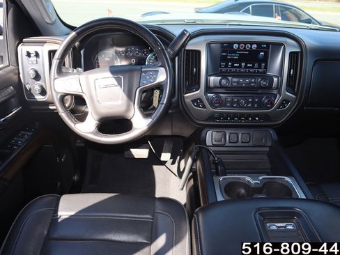 Used 2019 GMC Sierra 2500 Denali w/ Duramax Plus Package AWD/4WD image 18