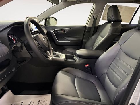 Used 2025 Toyota RAV4 XLE Premium image 13