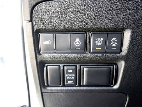 Used 2020 Nissan Armada Platinum w/ Captain's Chairs Package image 16