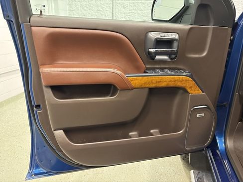 Used 2018 Chevrolet Silverado 1500 High Country image 16