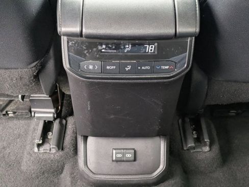 Used 2024 Toyota Highlander LE image 18