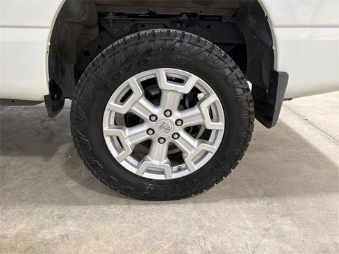 Used 2017 Nissan Titan SV image 28