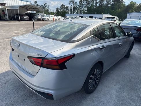 Used 2024 Nissan Altima 2.5 SV image 4