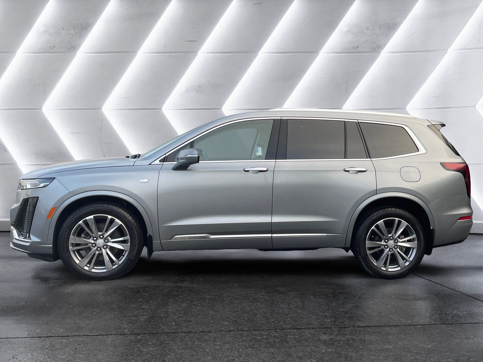 Certified 2025 Cadillac XT6 Premium Luxury w/ LPO, Floor Liner Package AWD/4WD image 3