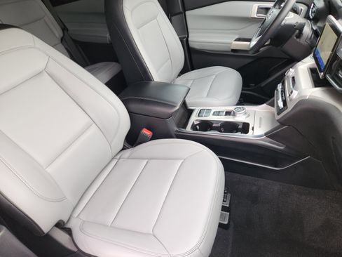 Used 2021 Ford Explorer XLT w/ Equipment Group 202A image 15