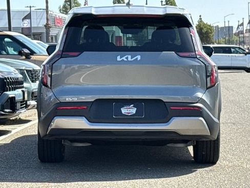 Certified 2024 Kia EV9 Light Long Range RWD image 7