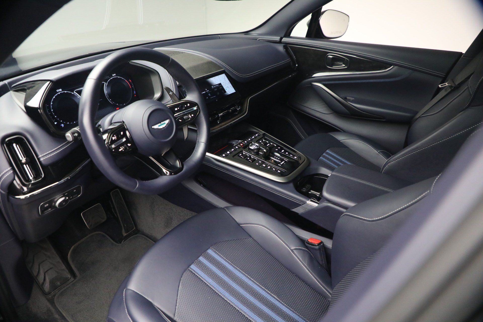 Used 2025 Aston Martin DBX 707 AWD/4WD image 13