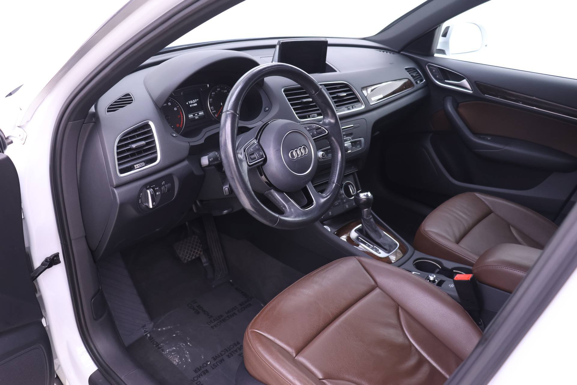 Used 2017 Audi Q3 2.0T Premium Plus w/ Premium Plus Package AWD/4WD image 6