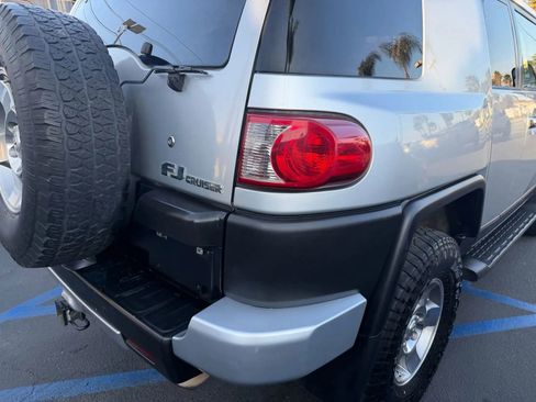 Used 2008 Toyota FJ Cruiser 4WD image 8