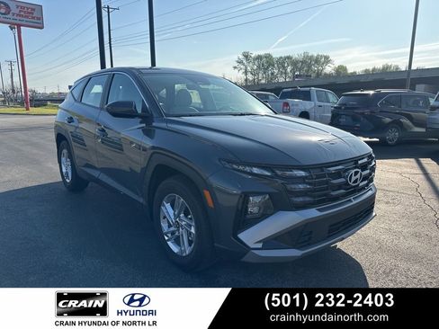 Used 2025 Hyundai Tucson SE image 1