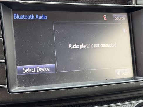 Used 2015 Toyota RAV4 LE image 18