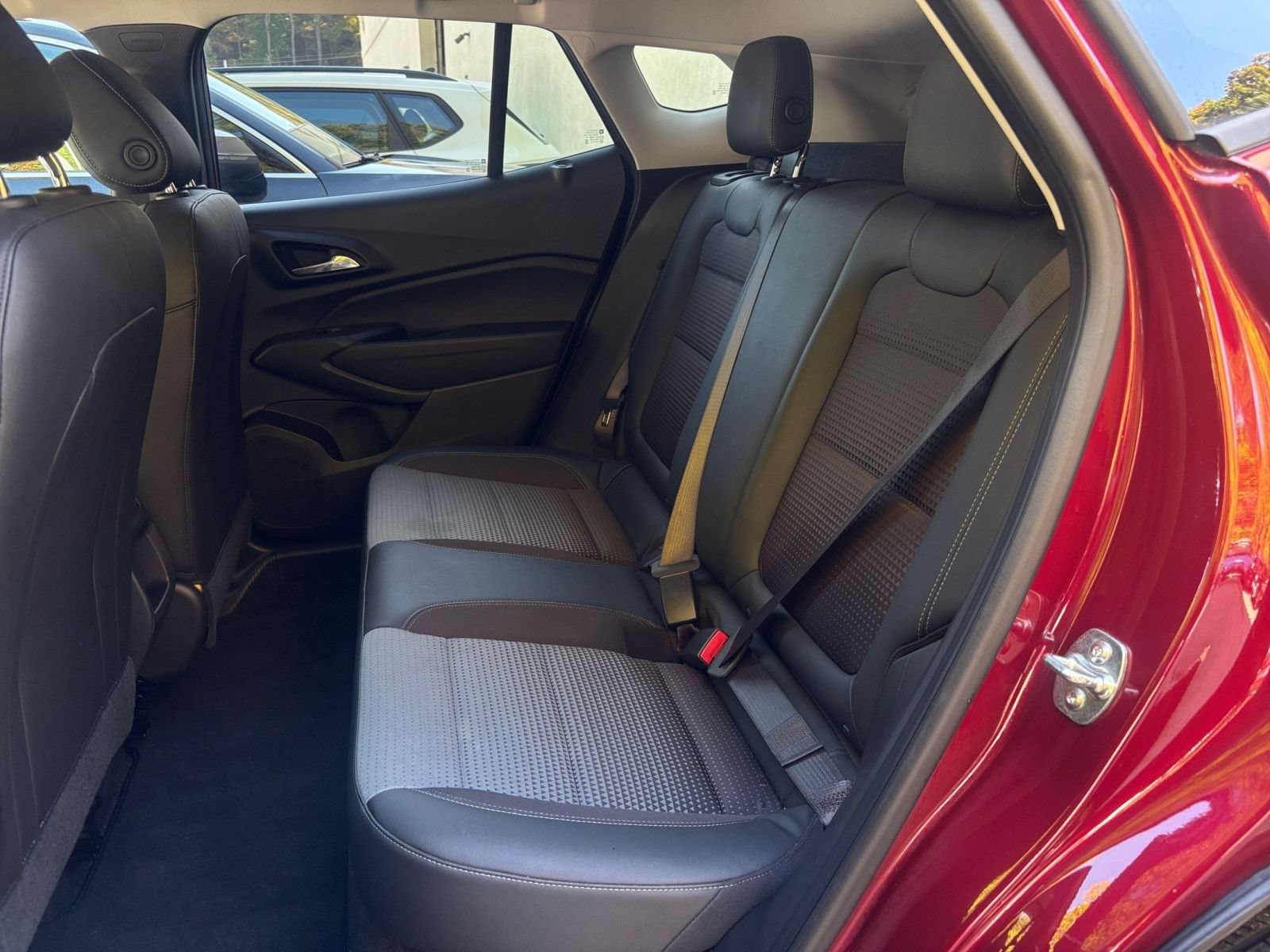 Used 2025 Chevrolet Trax LT w/ LT Convenience Package FWD image 36