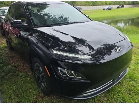 Used 2023 Hyundai Kona Limited FWD image 2