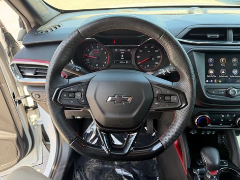 Used 2023 Chevrolet TrailBlazer RS FWD image 17