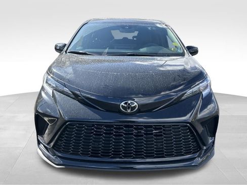 New 2026 Toyota Sienna XSE image 8