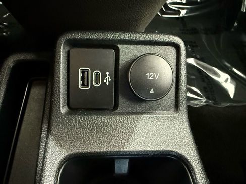 Used 2023 Ford Transit Connect XLT image 32