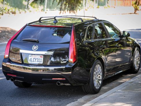Used 2010 Cadillac CTS Premium image 4
