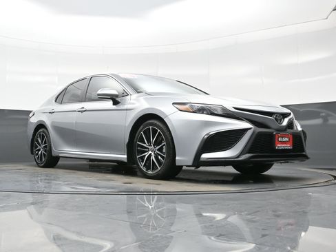 Used 2024 Toyota Camry SE image 25