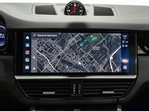 Used 2023 Porsche Cayenne image 20