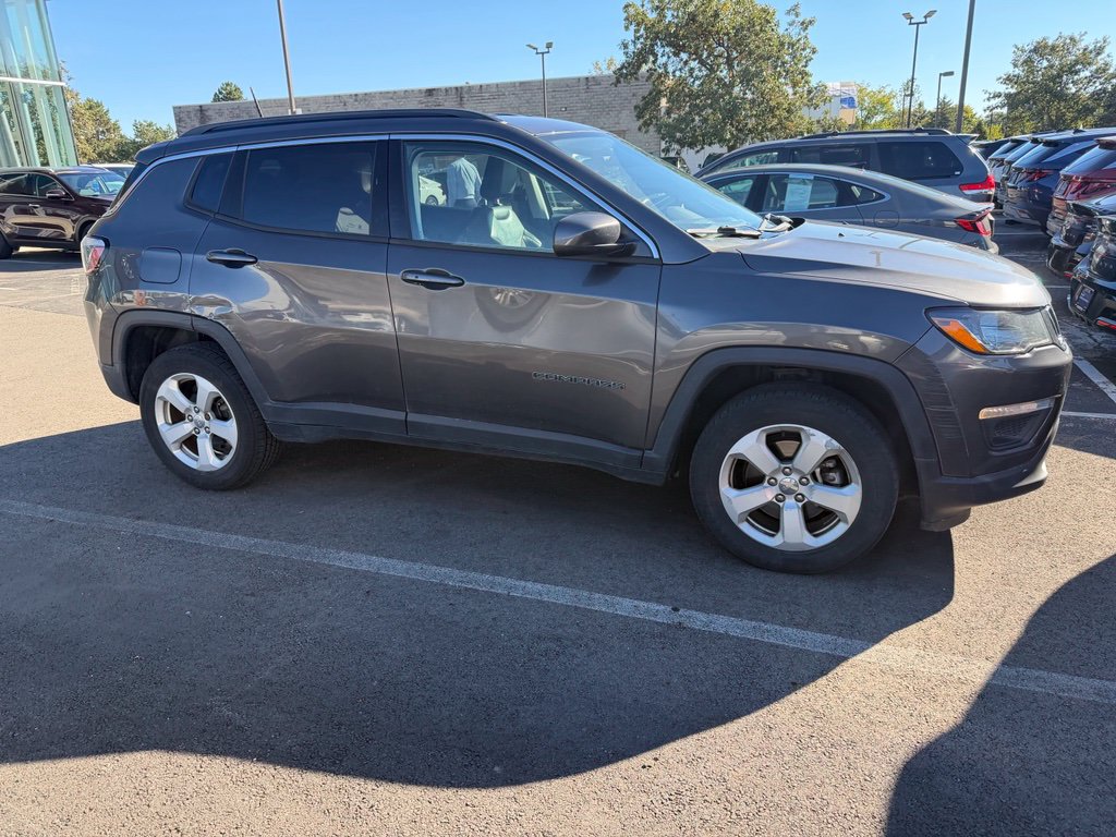 Used 2018 Jeep Compass Latitude w/ Safe & Security Group AWD/4WD image 3