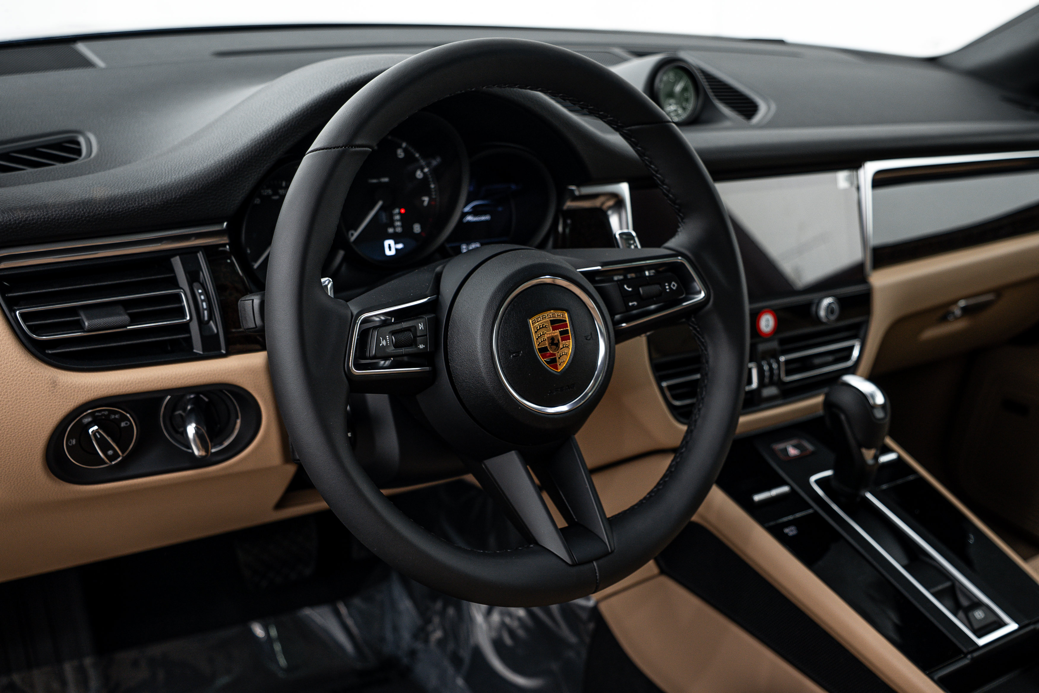 Certified 2026 Porsche Macan AWD/4WD image 14