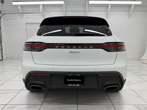 Certified 2025 Porsche Macan image 13