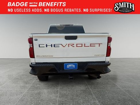 Used 2022 Chevrolet Silverado 2500 Custom w/ Custom Value Package AWD/4WD image 5