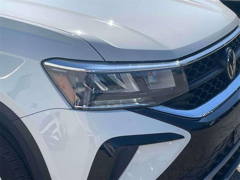 Used 2023 Volkswagen Taos SE image 10