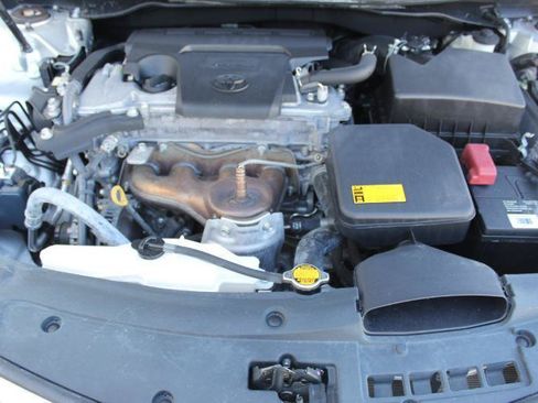 Used 2014 Toyota Camry LE FWD image 32