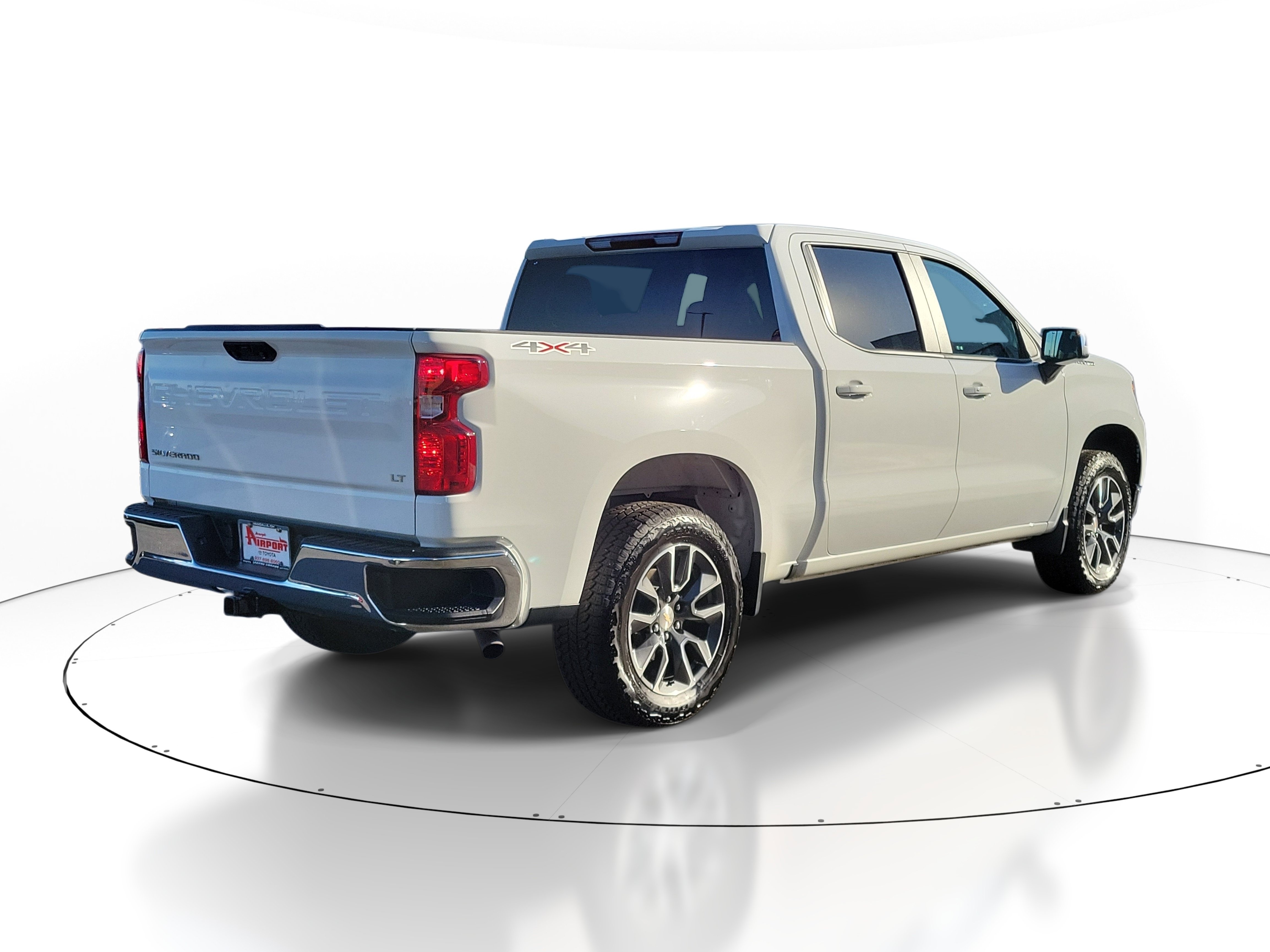 Used 2024 Chevrolet Silverado 1500 LT AWD/4WD image 4
