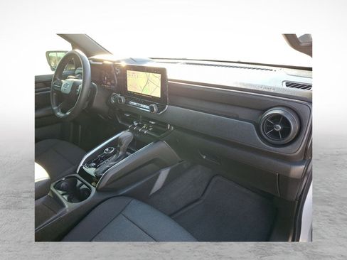 Used 2024 Chevrolet Colorado Trail Boss w/ Technology Package image 12