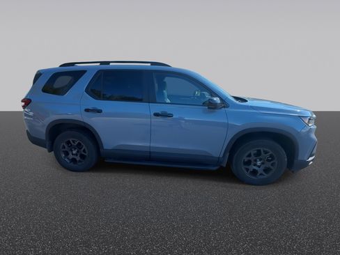 Used 2025 Honda Pilot TrailSport image 10