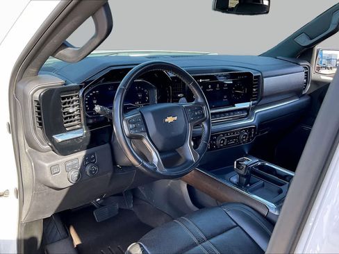 Used 2022 Chevrolet Silverado 1500 High Country w/ Z71 Off-Road Package AWD/4WD image 17