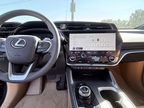 Used 2023 Lexus RZ 450e Premium image 34